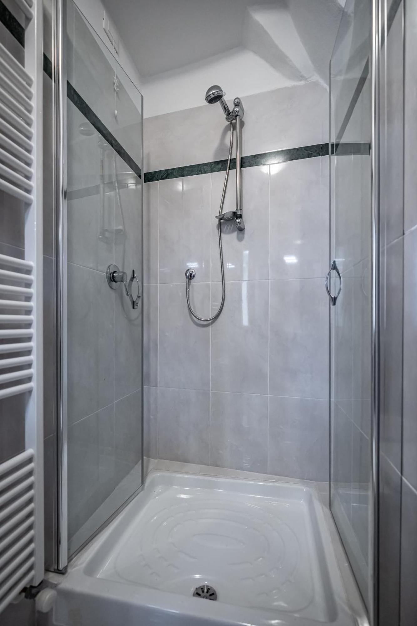 Yid Agnolo Three Bedroom In Apartamento *