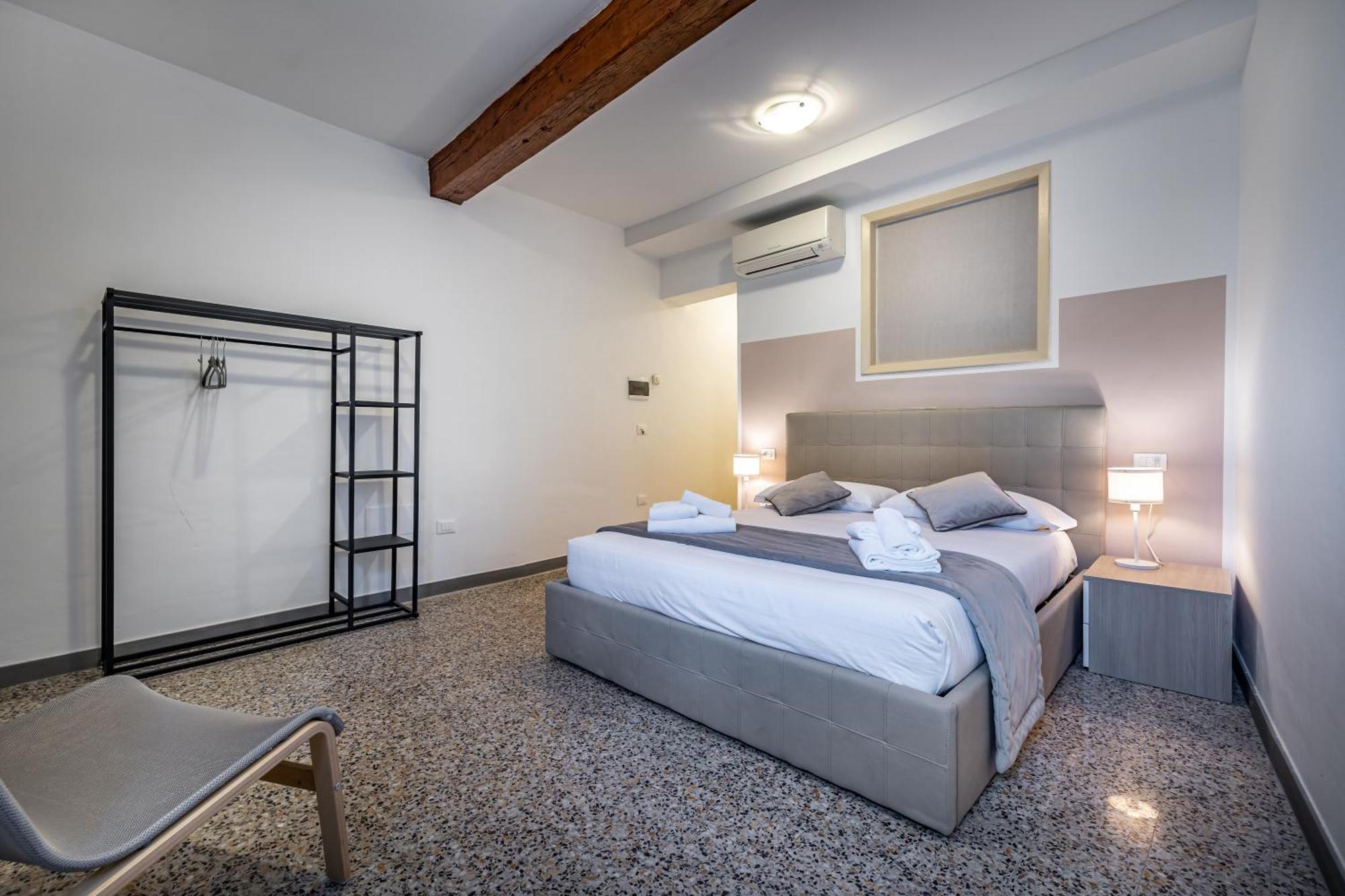 Yid Agnolo Three Bedroom In Apartamento *